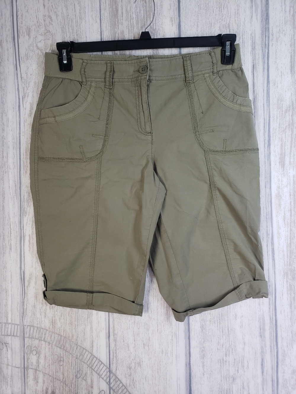Chico's Olive Green Bermuda Shorts Cuffed Pockets Comfort Waistband Sz 1 (8)